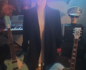 Hybrid & Company Black Blazer